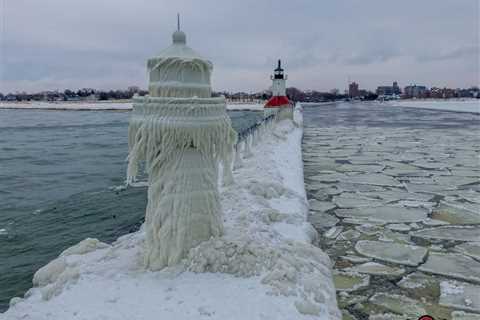 Storm Transforms Lake Michigan’s Lighthouses Into Ice Sculpture Masterpieces: Watch the 4K Footage