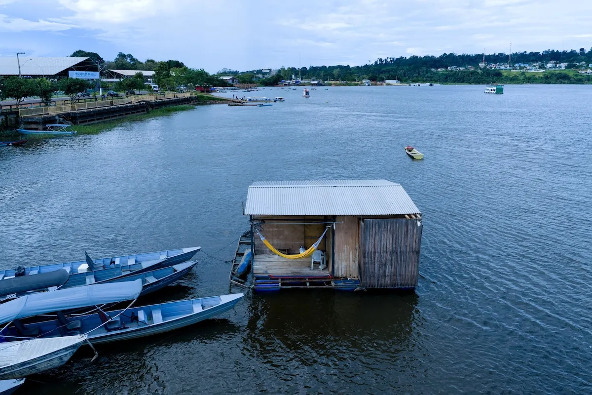 Man Cracks Code on Living Rent-Free in Tiny Houseboat (Video)